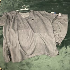 Women’s Heather Grey XL scrub set.